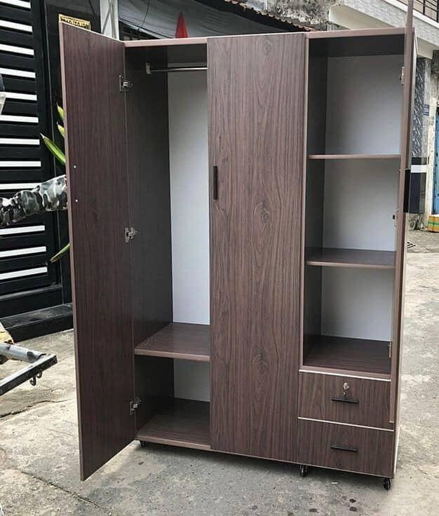 Penderie élégante en mélamine marron, fabrication Magie Deco